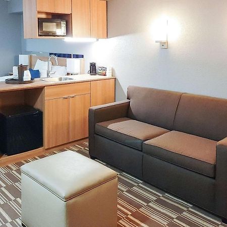 Starkville Inn & Suites Bagian luar foto