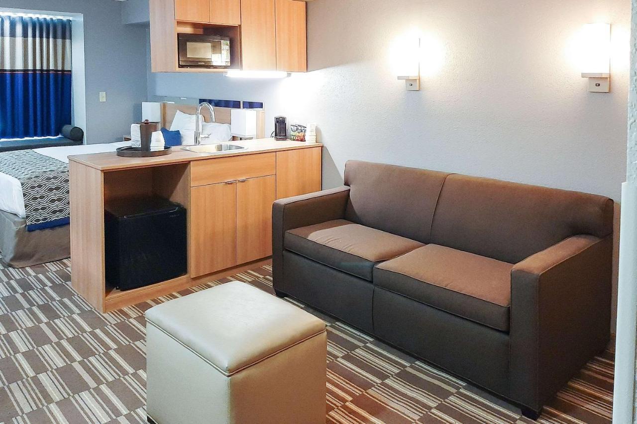 Starkville Inn & Suites Bagian luar foto
