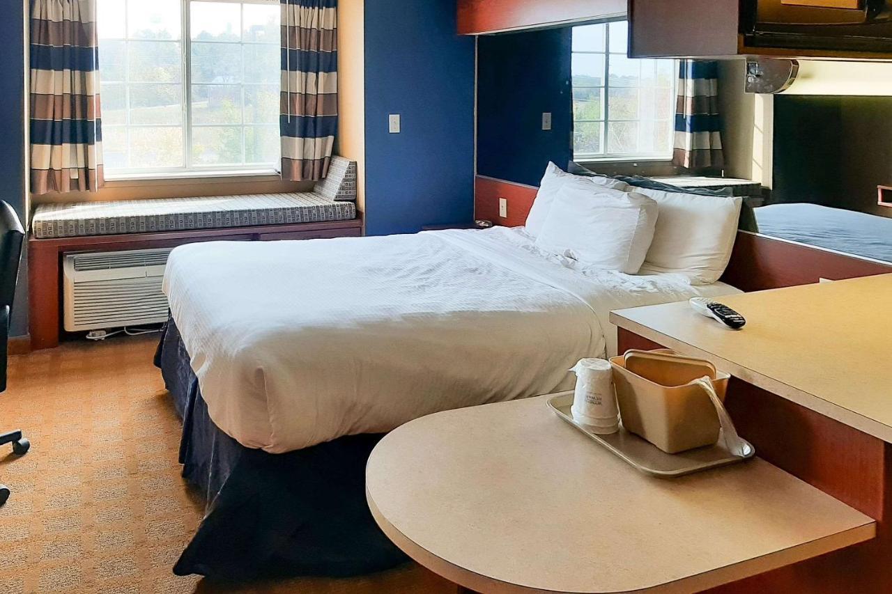 Starkville Inn & Suites Bagian luar foto